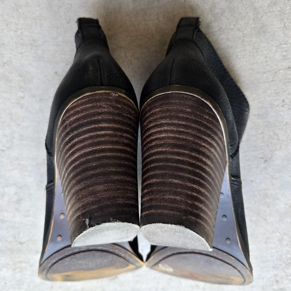 LUCKY BRAND Ellehn Black Pebble Leather Pull On Notch Front Ankle Boots sz 8